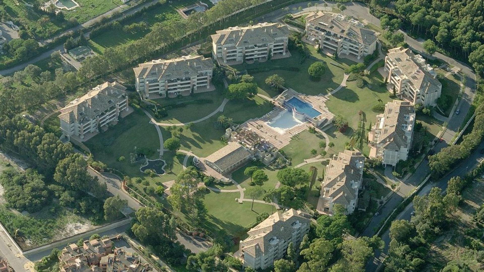 Lush green gardens and luxury penthouses in Marbella with mountain views