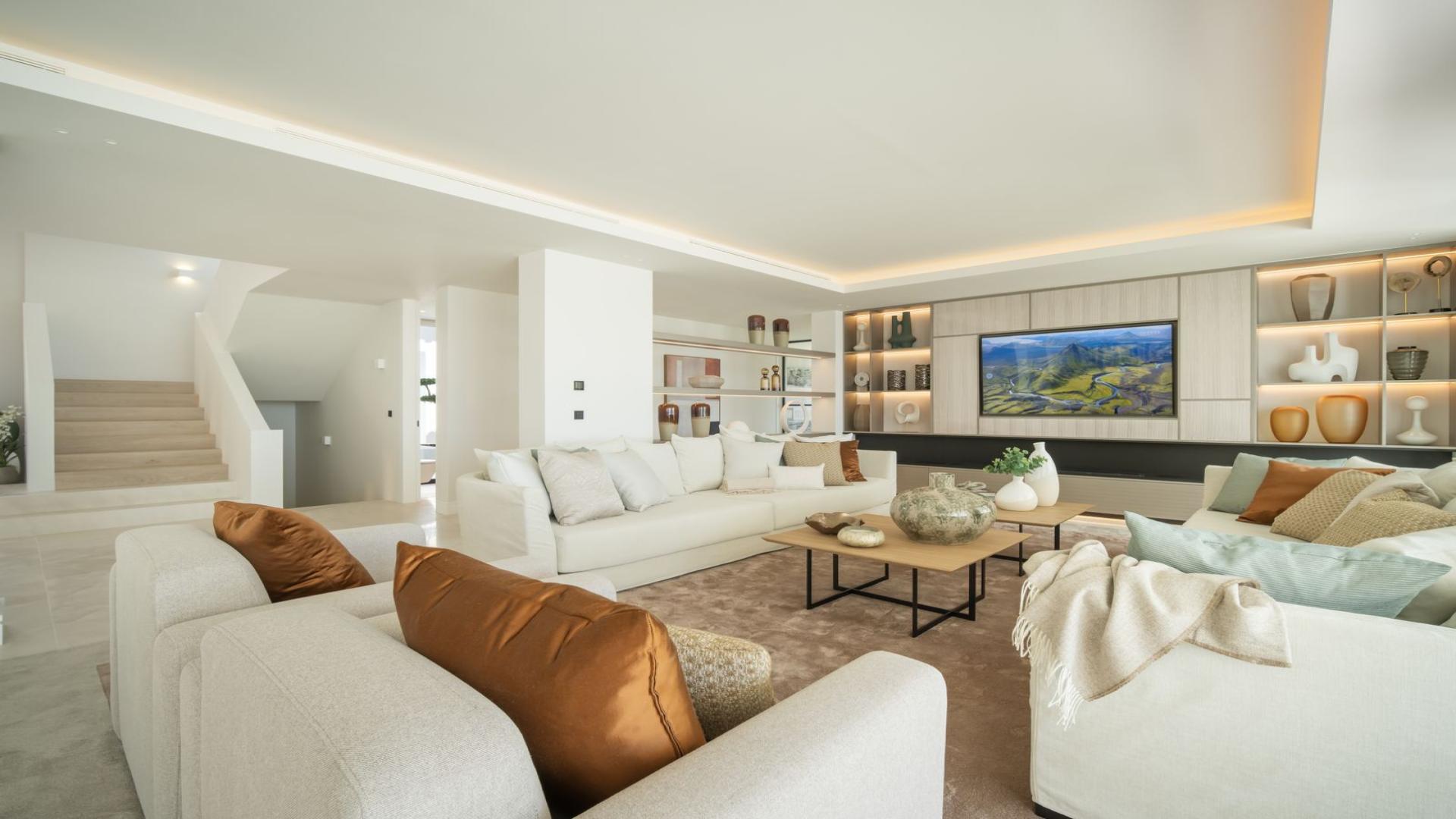 Elegant Mediterranean villa in Benahavis, Málaga, with stunning mountain views and spacious driveway