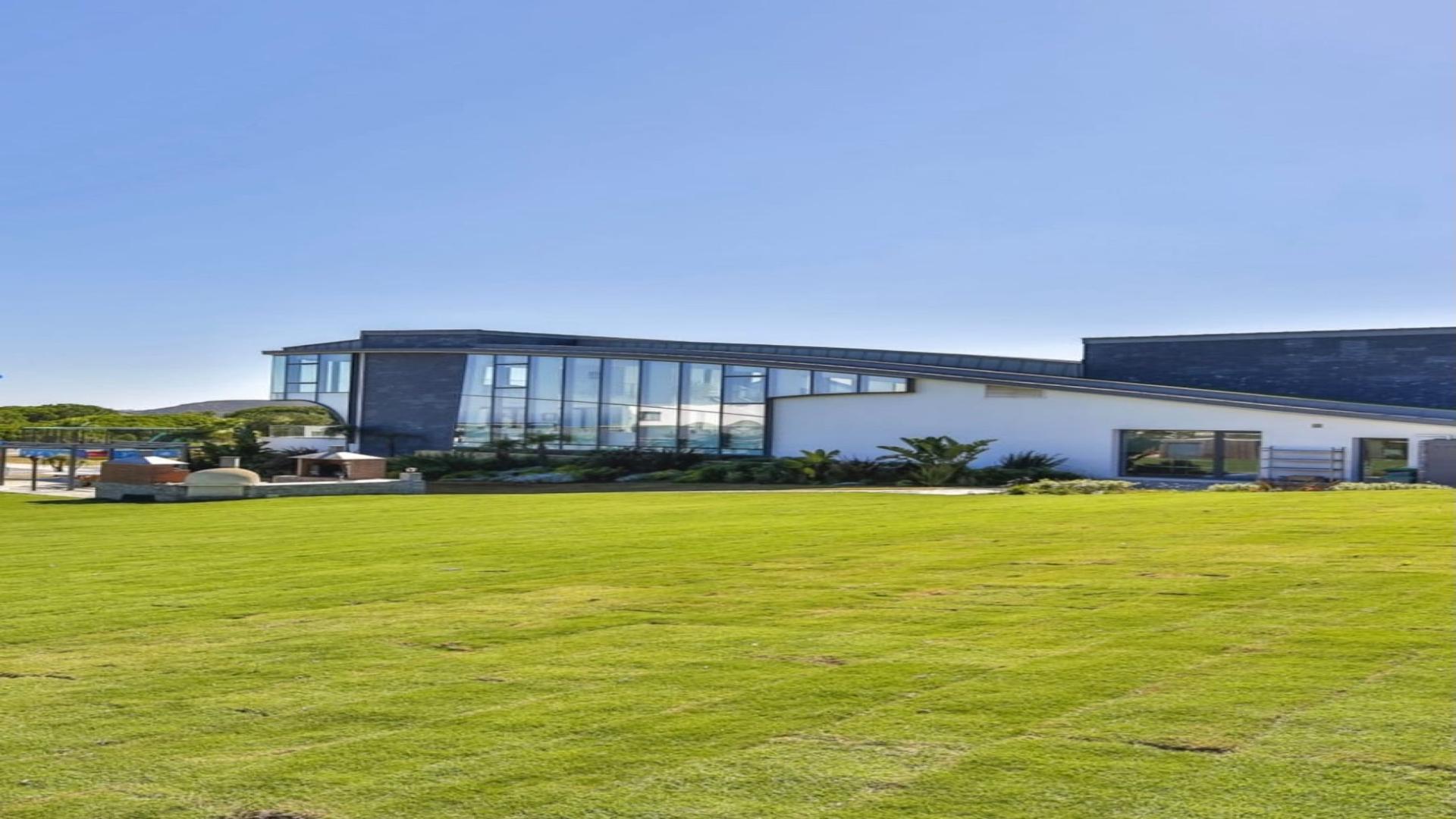 Luxury villa in Sotogrande with pool and modern architecture, for sale in Cadiz