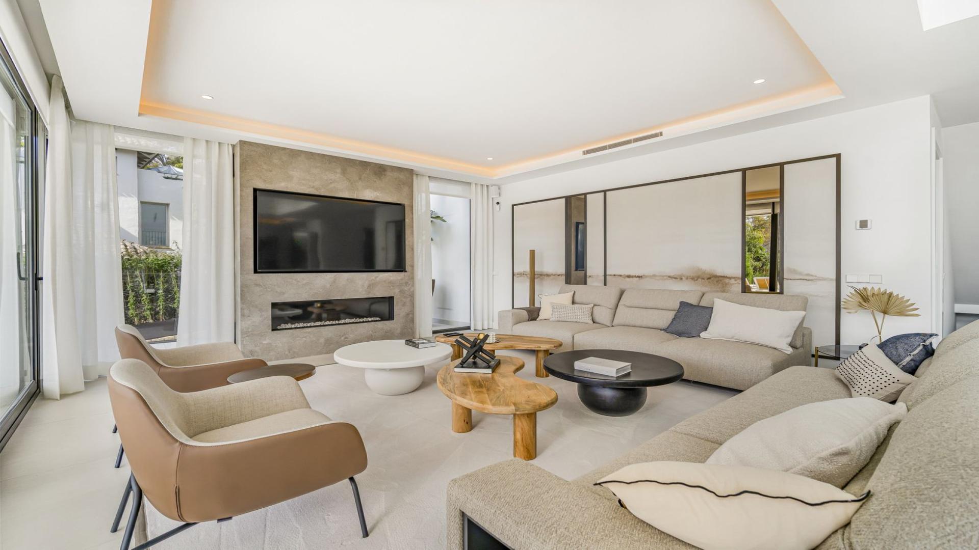 Luxury six-bedroom villa with pool in Lomas del Marques, Marbella, for sale