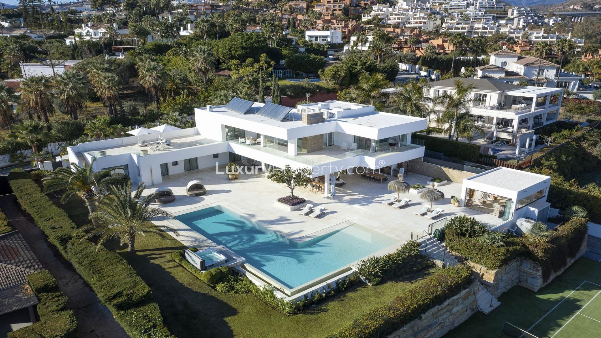 Aerial view of luxury 7-bedroom villa with pool and tennis court in Nueva Andalucía
