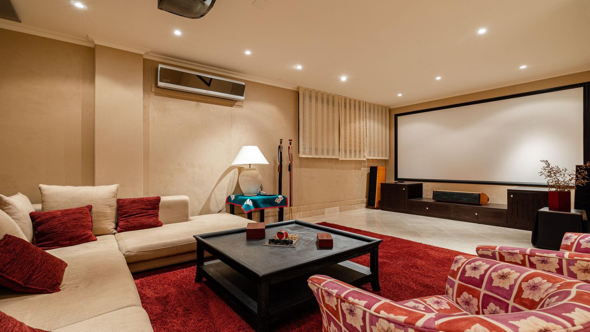 Frontline golf villa in La Zagaleta with pool and panoramic views for sale