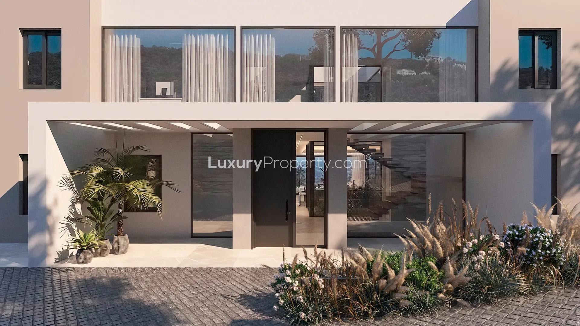 Luxurious 6-bed villa in Benahavís with stunning sea views and modern design