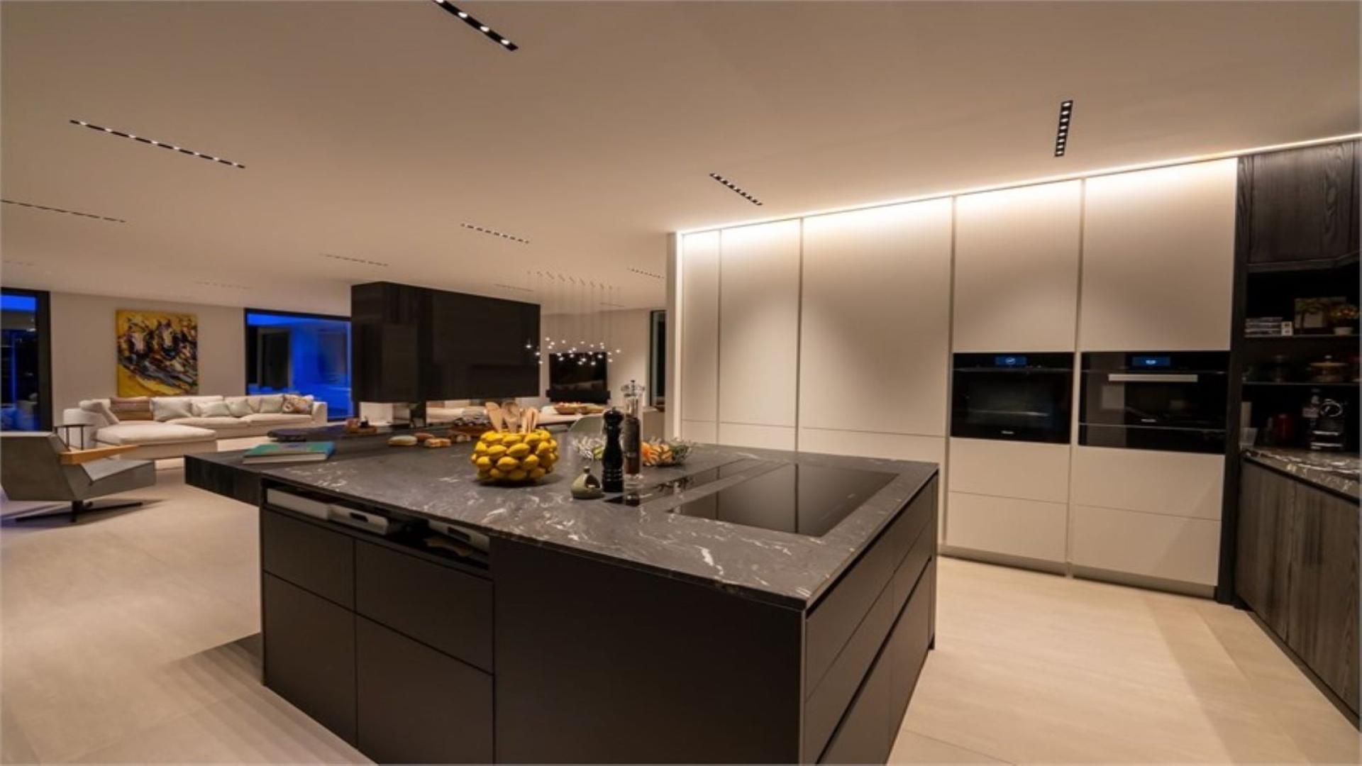 Luxury living room in 6-bedroom villa, Vega Del Colorado, La Quinta, Málaga