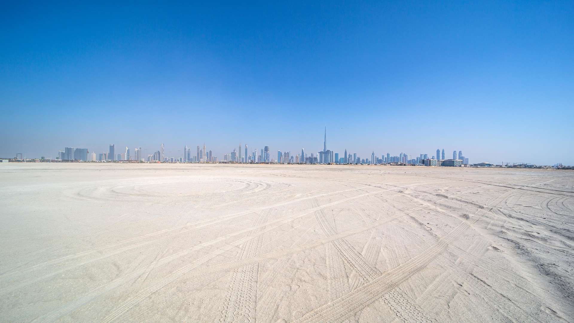 "Scenic view of Jumeirah Bay Island beach with Dubai skyline in the background.",Exquisite residential villa plot for sale in Jumeirah Bay, Dubai skyline view
