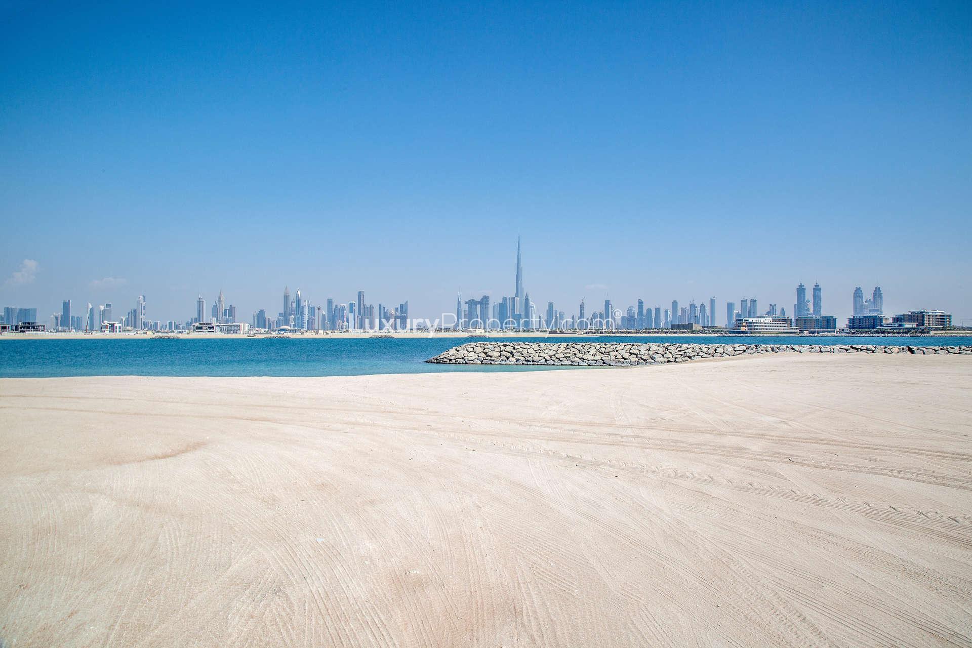"Waterfront view from Jumeirah Bay Island land plot for sale, Dubai skyline in background.",Waterfront land plot with skyline view, Jumeirah Bay Island, for sale, LP03506