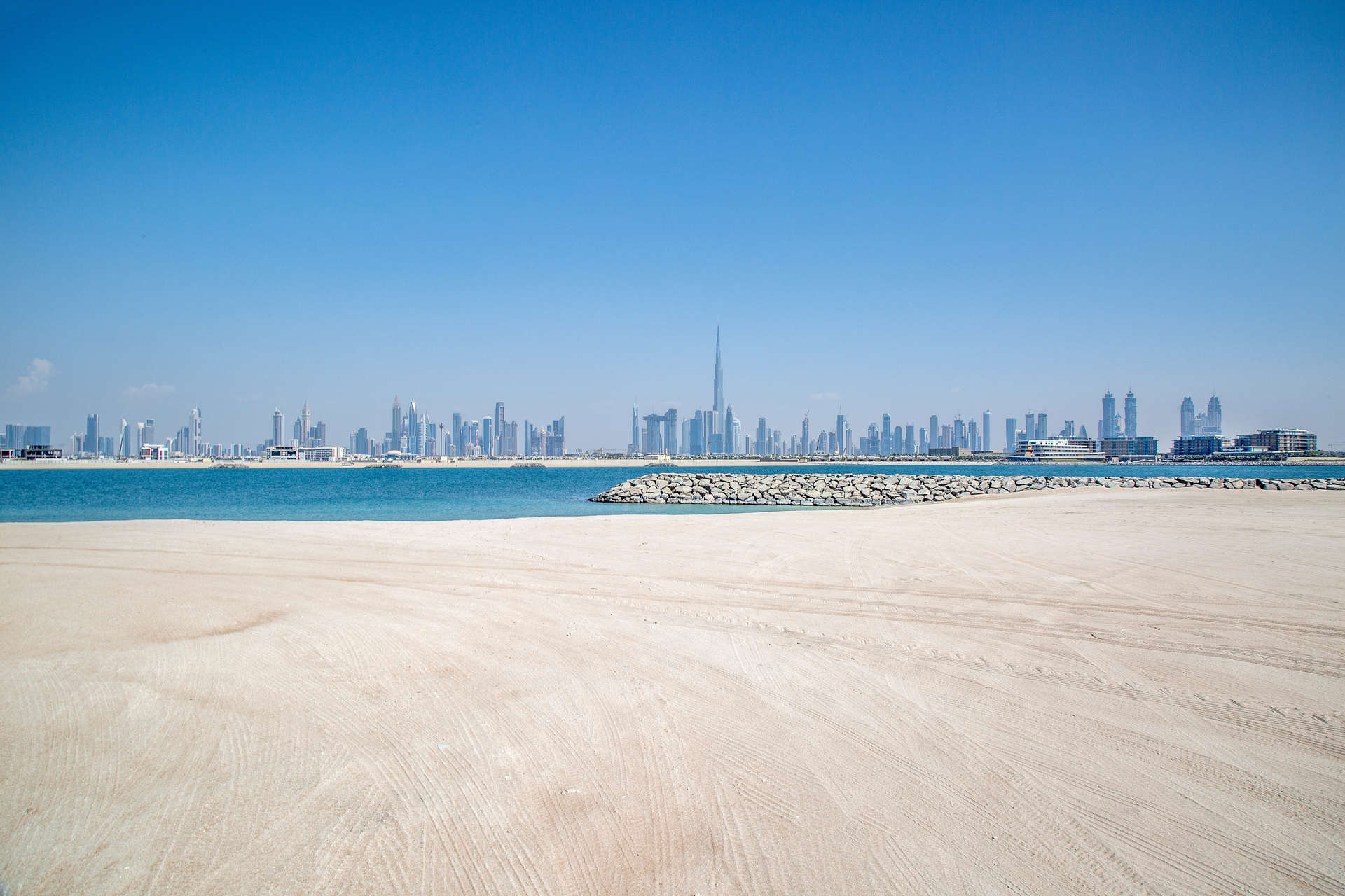 "Waterfront view from Jumeirah Bay Island land plot for sale, Dubai skyline in background.",Waterfront land plot with skyline view, Jumeirah Bay Island, for sale, LP03506